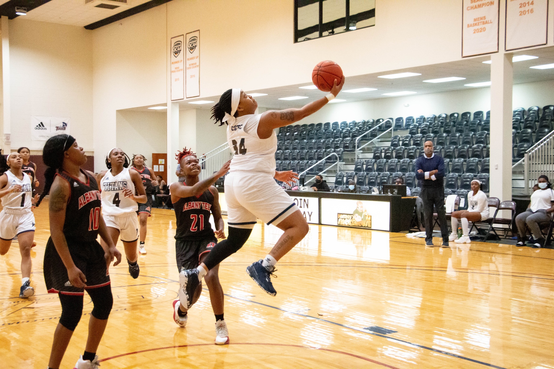 Dynesha Brown with a reverse layup at the basket