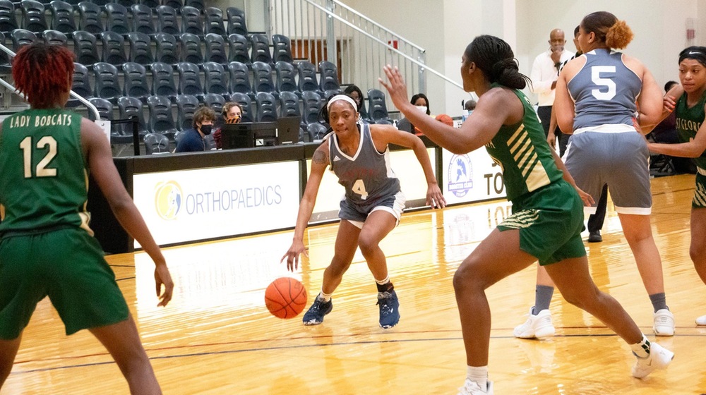 Hayleigh Ross dribbling to the basket